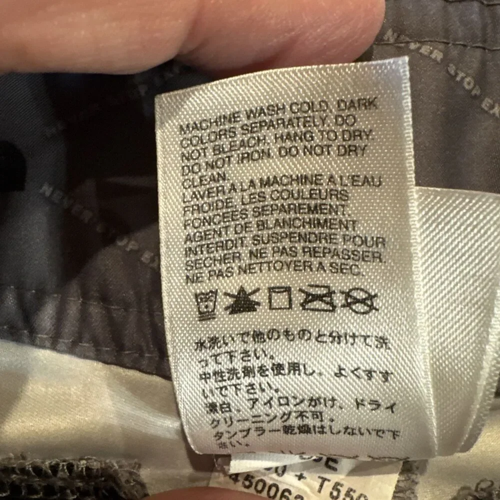 North face Shorts Men’s Gray Front Camo Sides Hiking Size 32‎